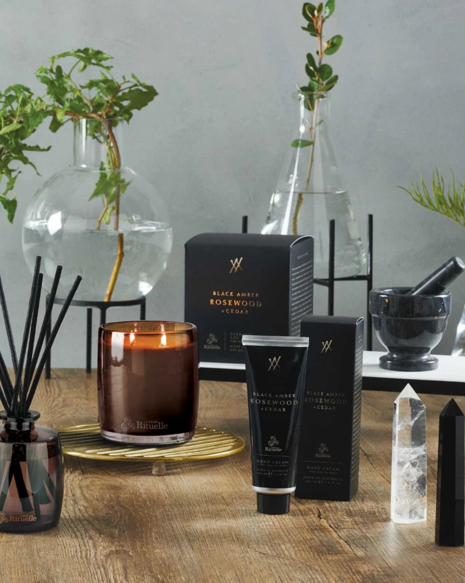 Urban Rituelle Alchemy 400g Candle - Black Amber with Rosewood and Cedar