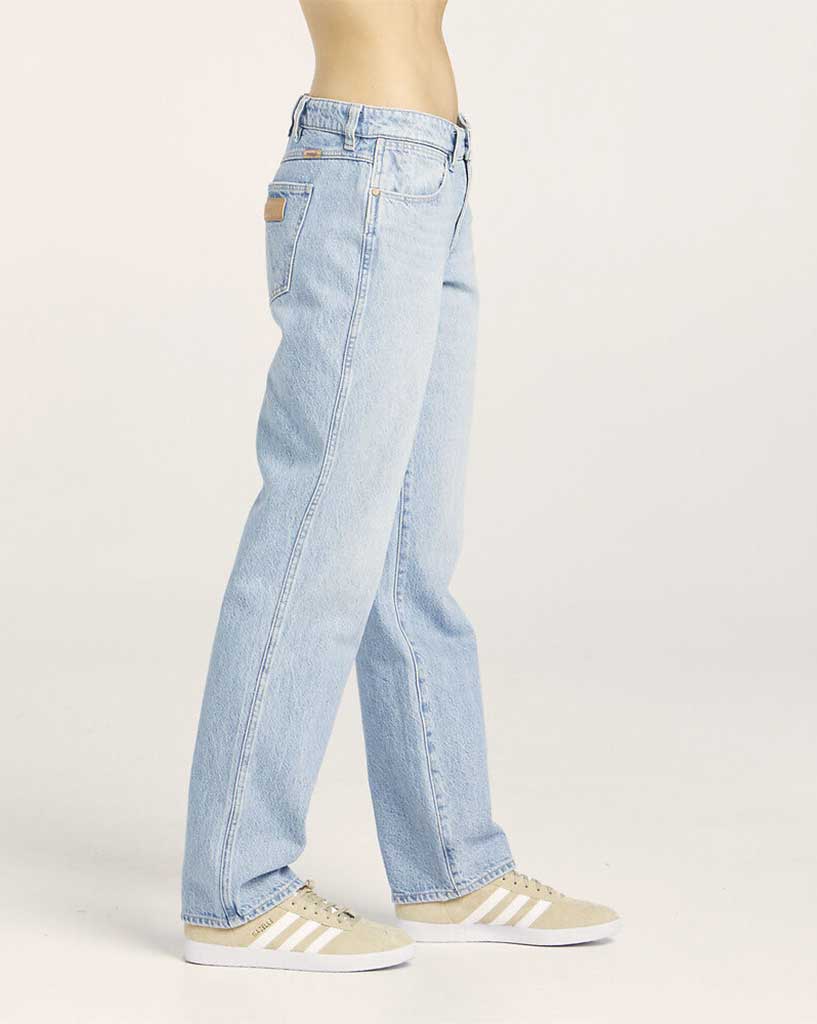 Wrangler Low Rise Claudia Straight- Blue Stardust