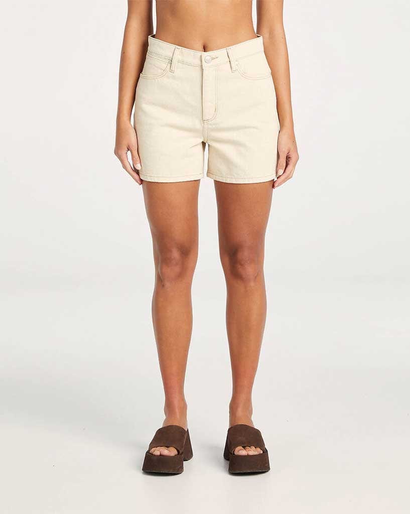 Wrangler Mid Vintage Straight Short - Natural Seed