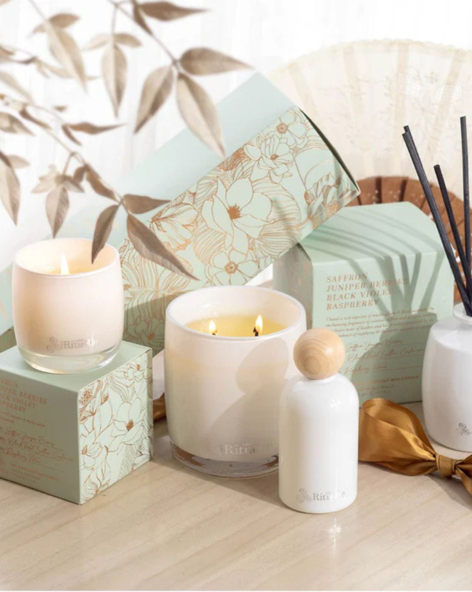 Urban Rituelle Apotheca - Candle 400gm- Saffron, Juniper Berries, Black Violet,  Raspberry