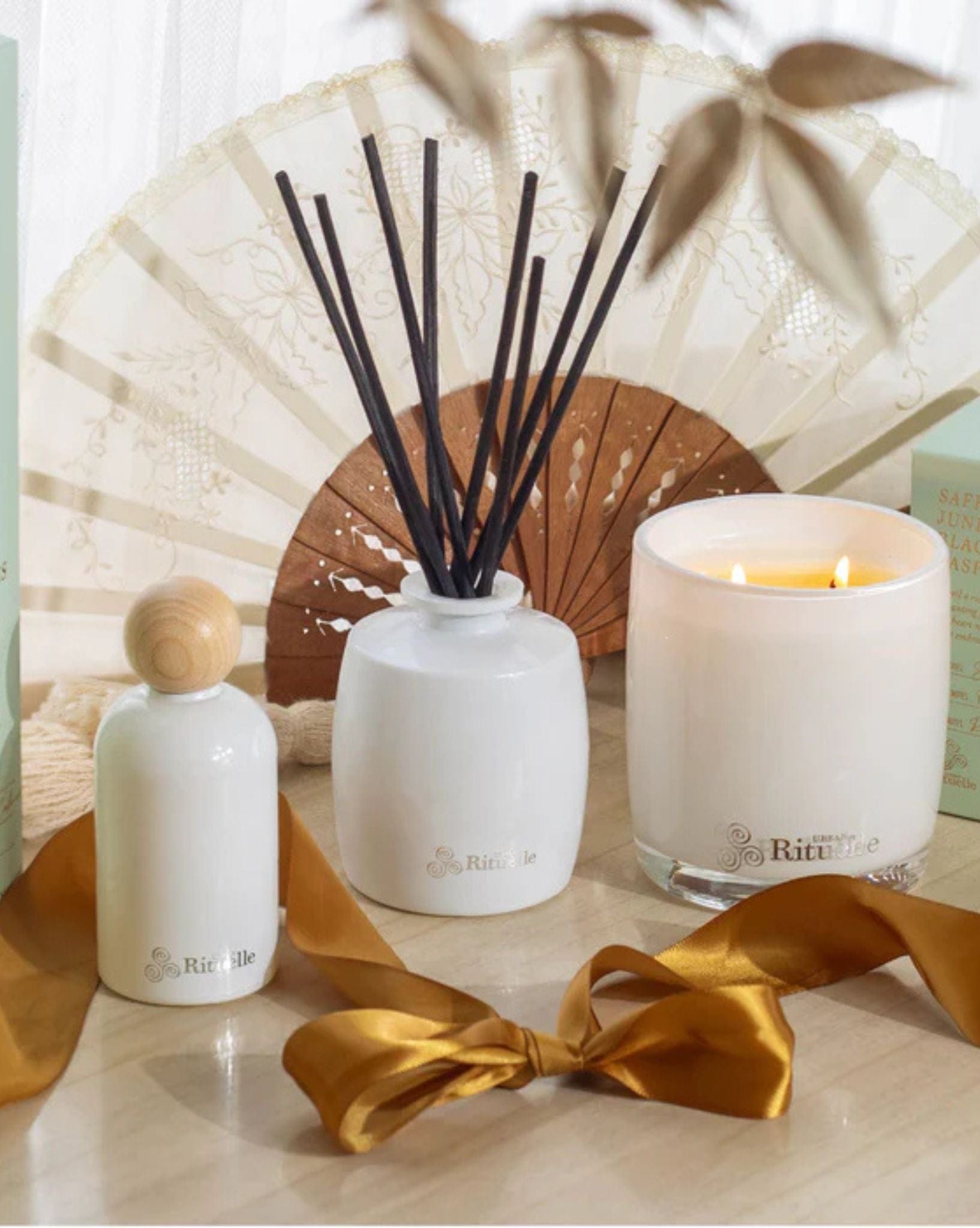 Urban Rituelle Apotheca - Candle 400gm- Saffron, Juniper Berries, Black Violet,  Raspberry