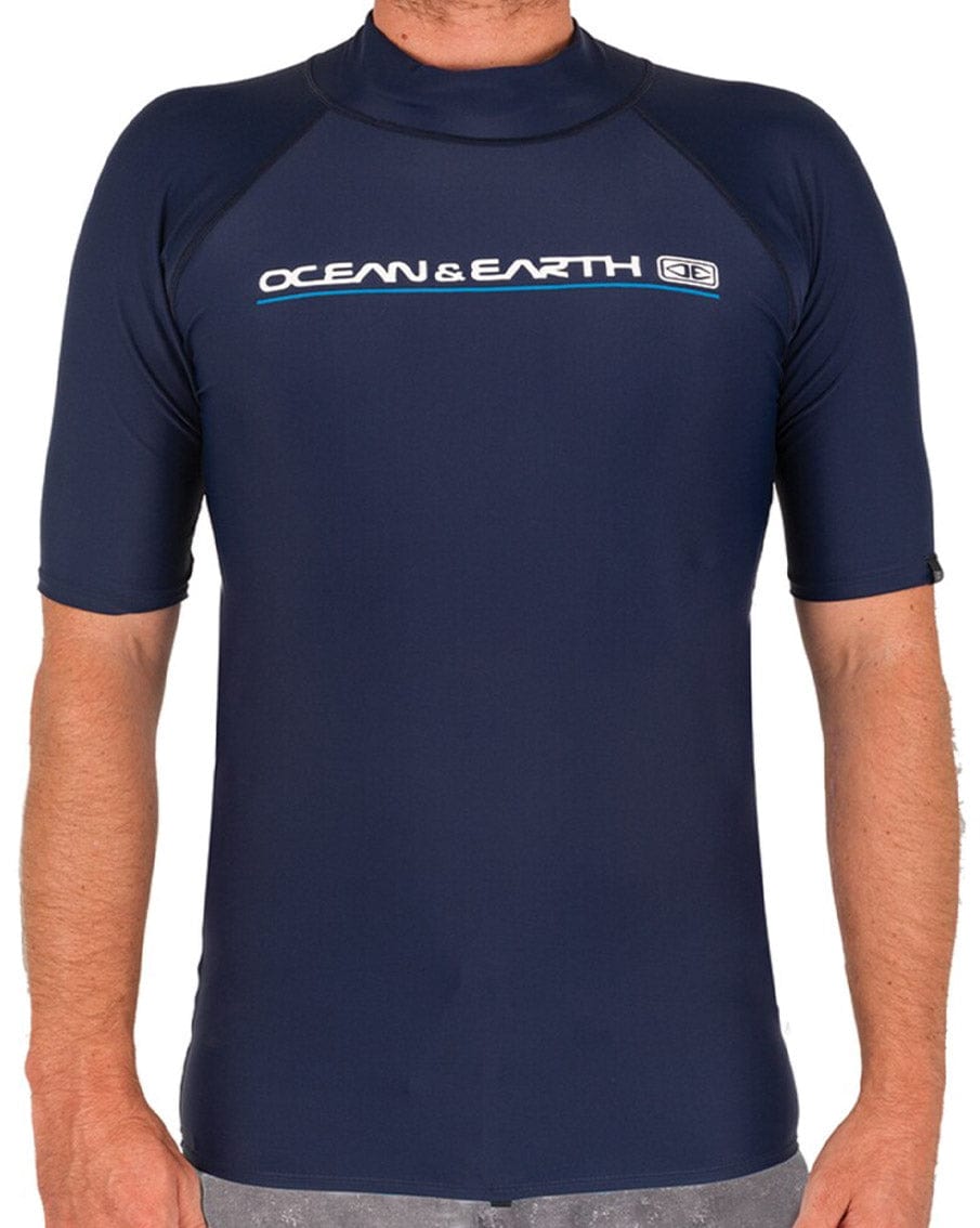 Ocean & Earth MENS SCRIPT S/S RASH SHIRT